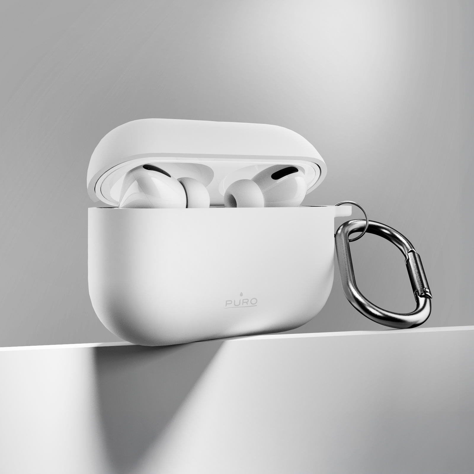 Auriculares blancos en un estuche de carga abierto con clip de mosquetón.