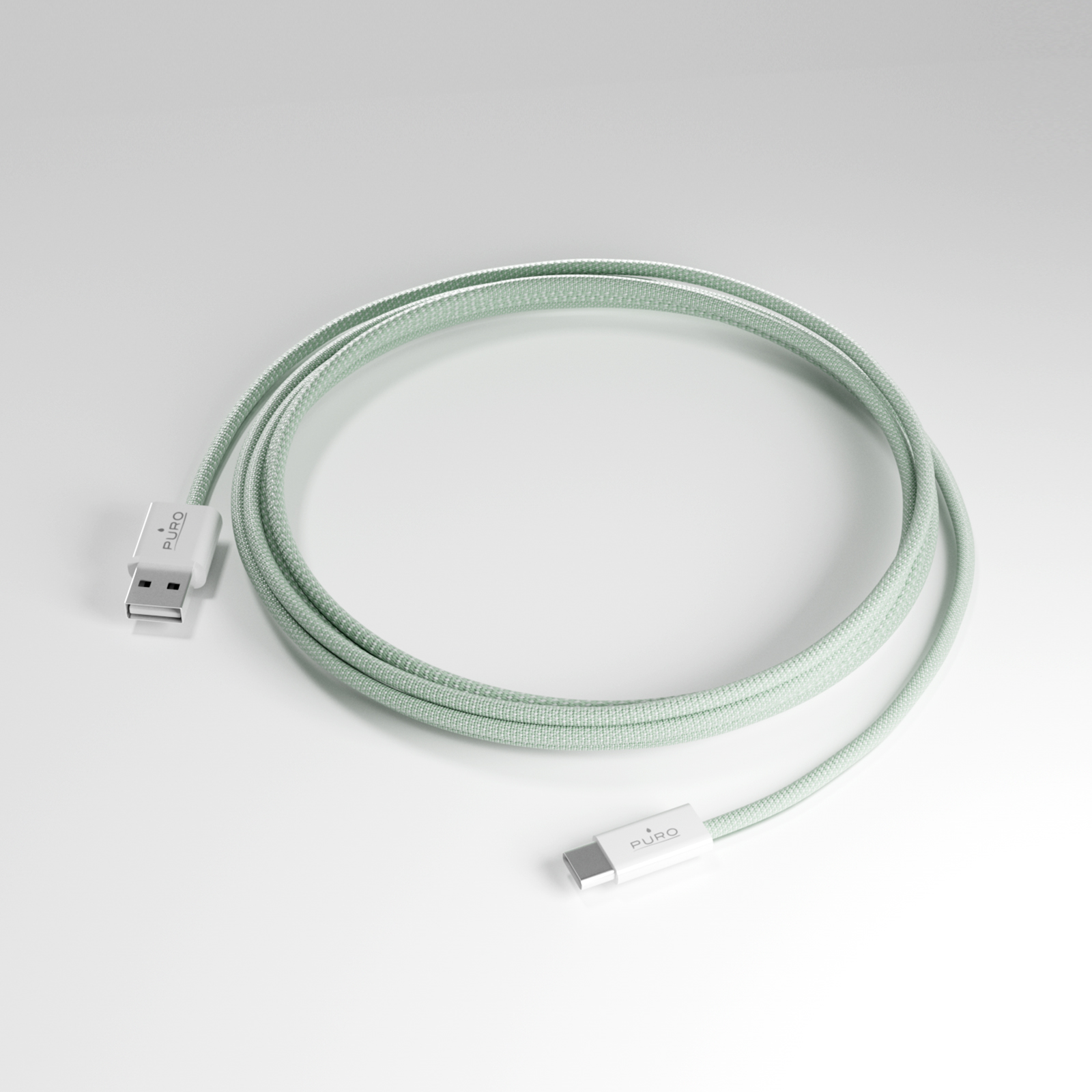 Un cavo USB verde chiaro con connettori USB-A e USB-C bianchi su sfondo bianco.