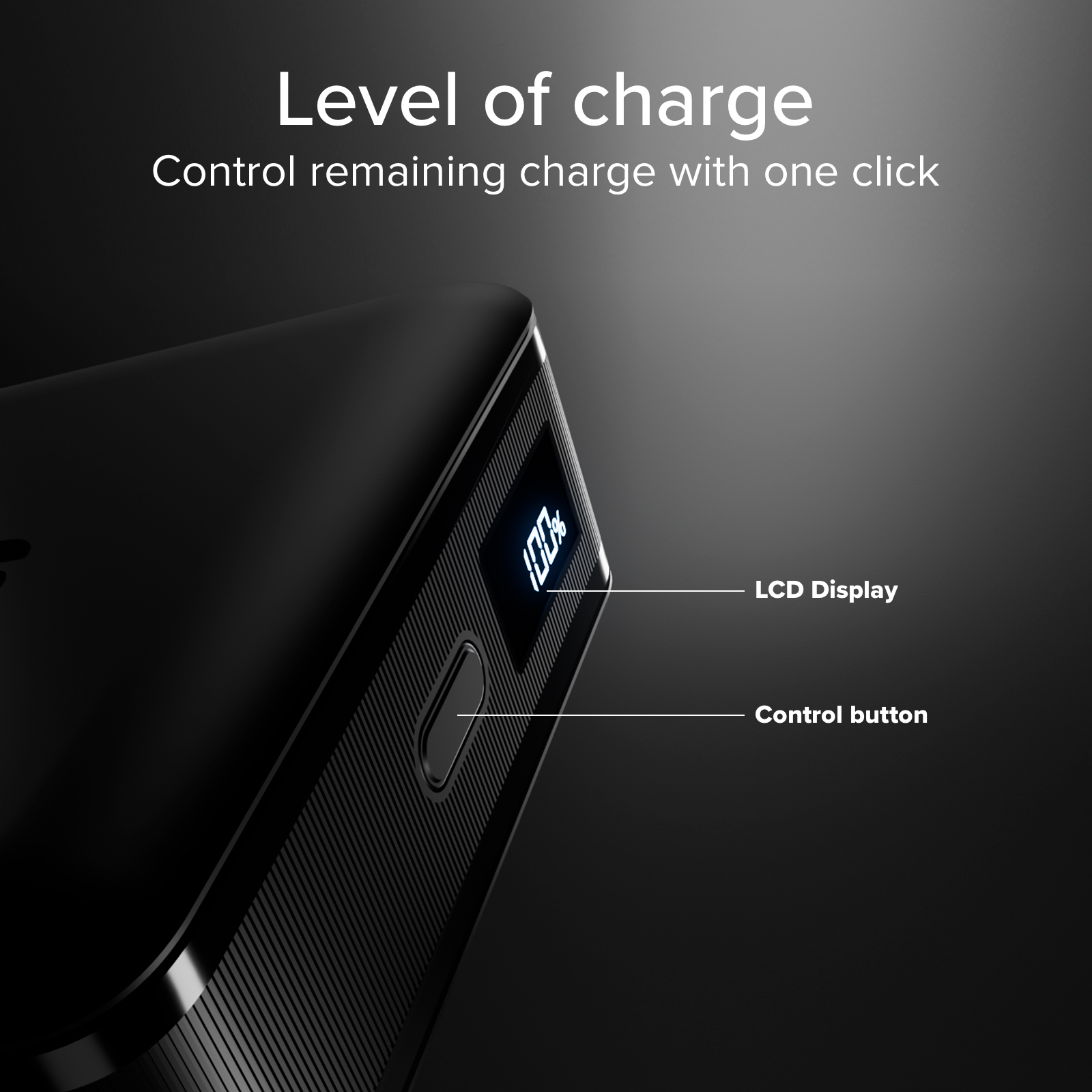 Dettaglio power bank nera con display LCD al 100% e pulsante di controllo.