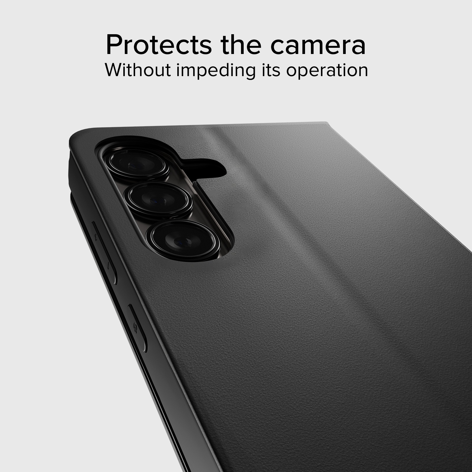 Funda negra de teléfono que muestra la cámara con tres lentes.