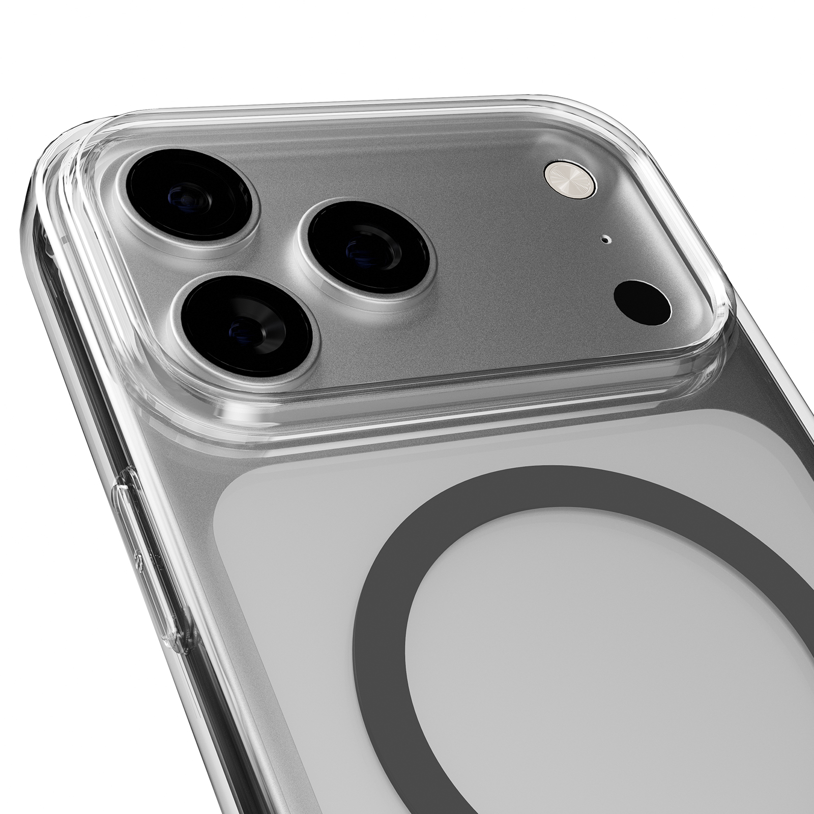Primo piano di una cover trasparente per telefono con tripla fotocamera e magnete circolare.