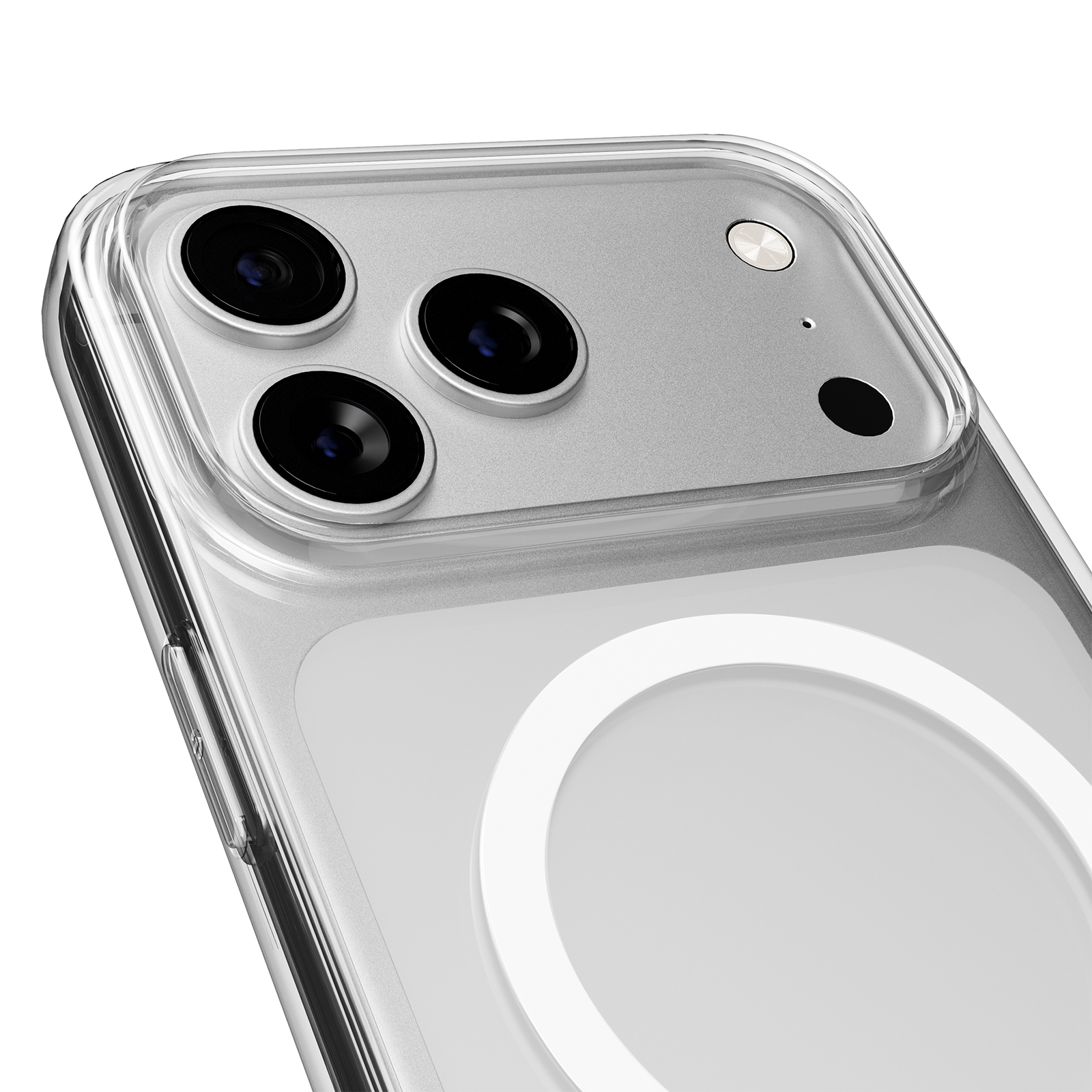 Funda transparente en un iPhone plateado con tres cámaras y un flash.