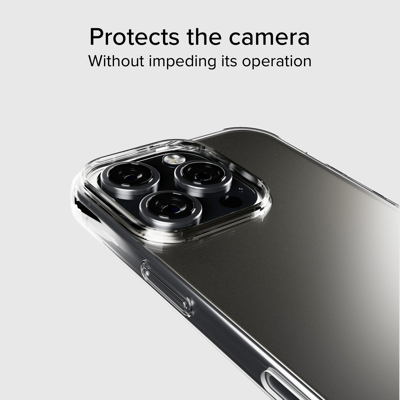 Una custodia trasparente protegge le lenti della fotocamera di uno smartphone.