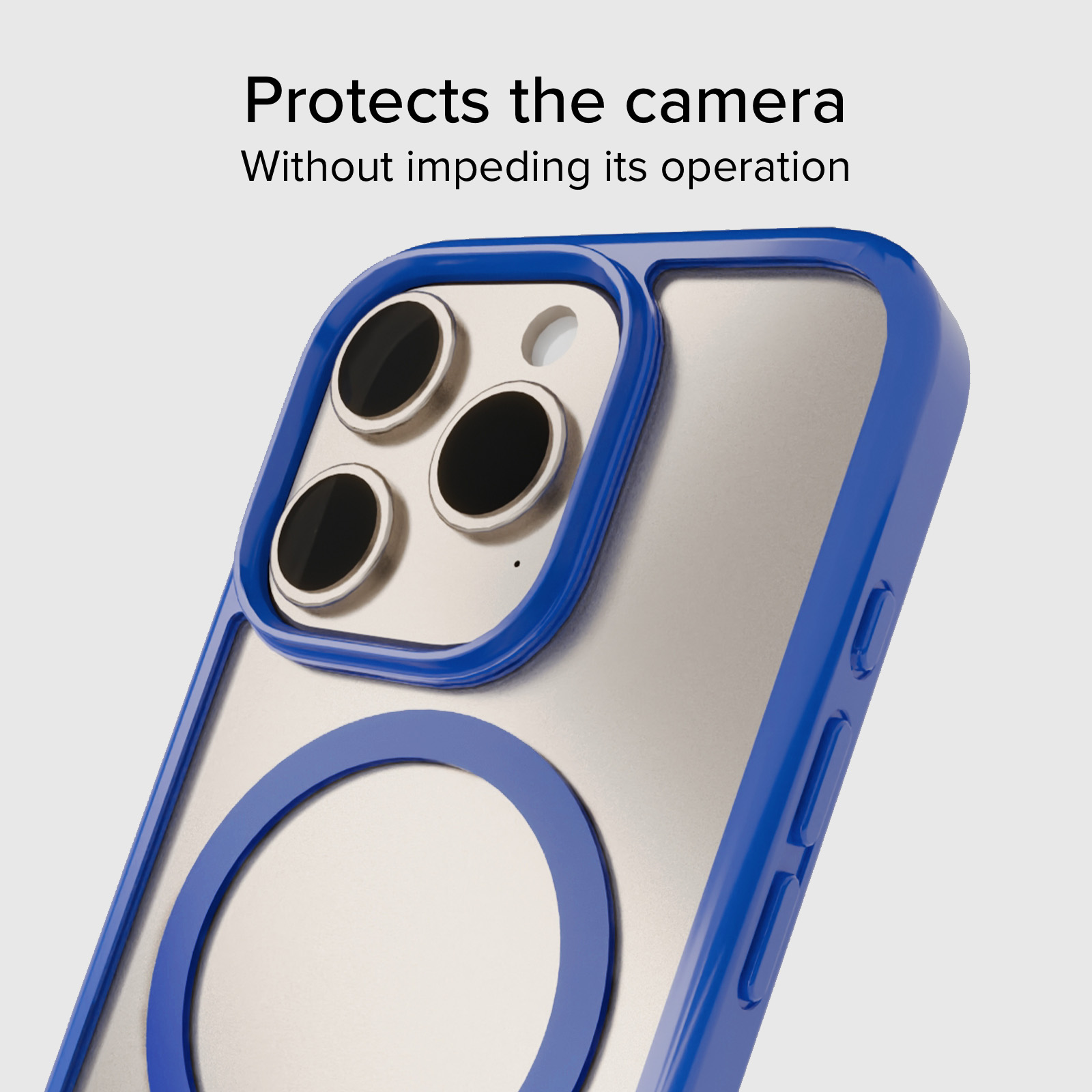 Custodia blu protegge la tripla fotocamera di uno smartphone.