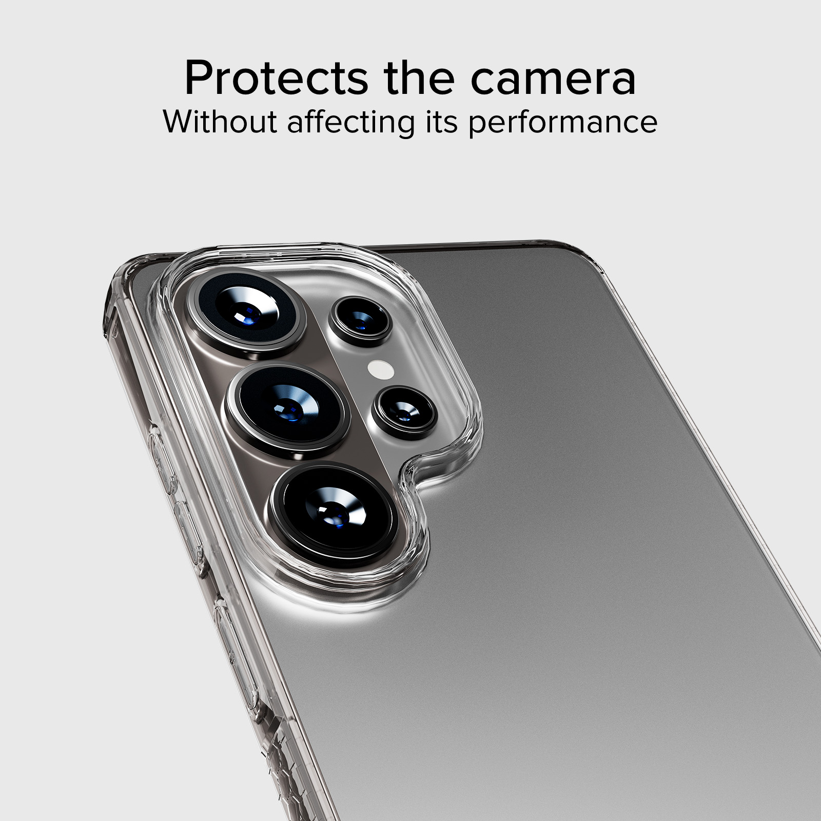 Funda transparente protegiendo las lentes de la cámara de un smartphone.