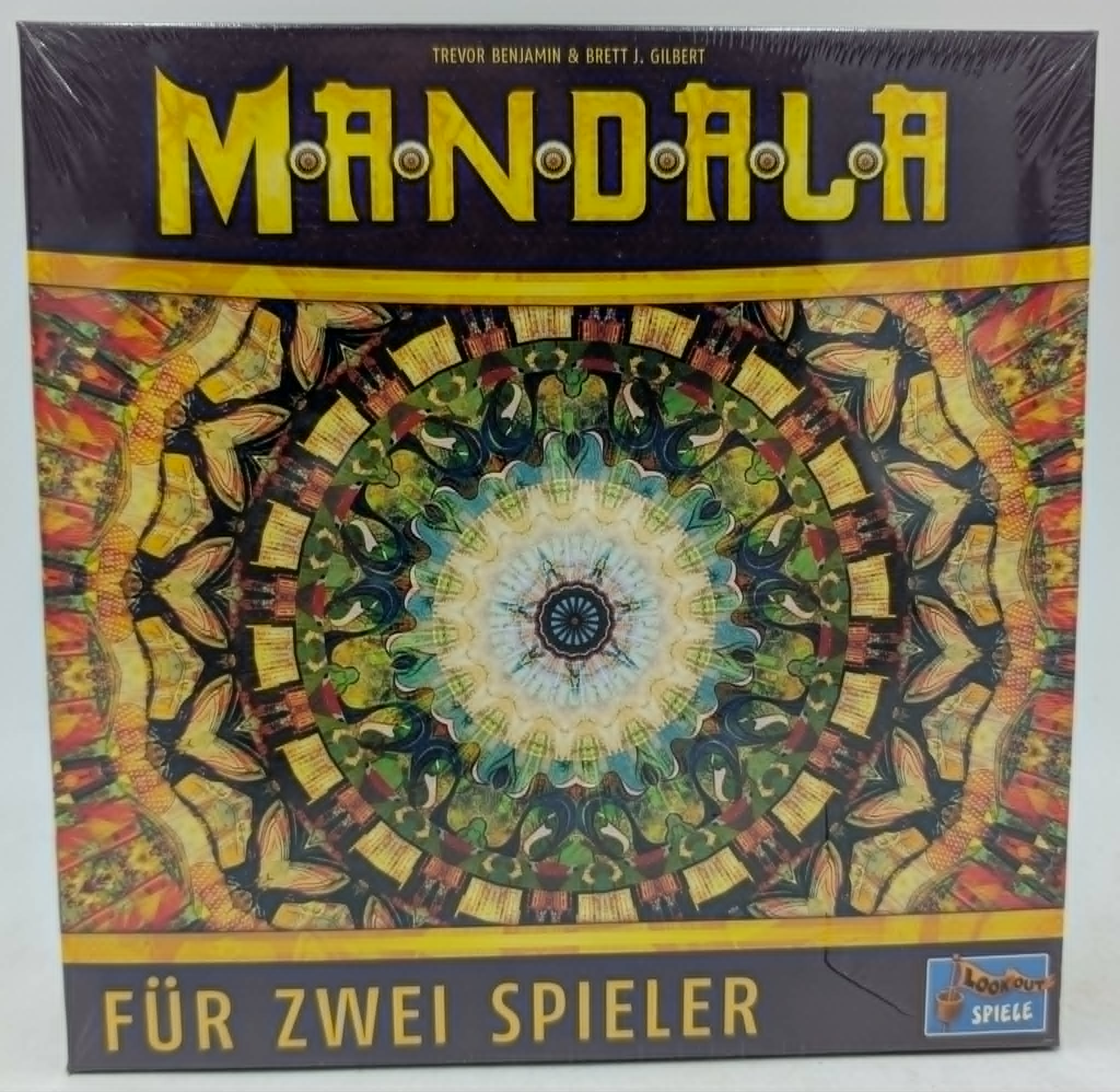Brettspiel-Verpackung mit Mandala-Design und der Aufschrift „FÜR ZWEI SPIELER“.