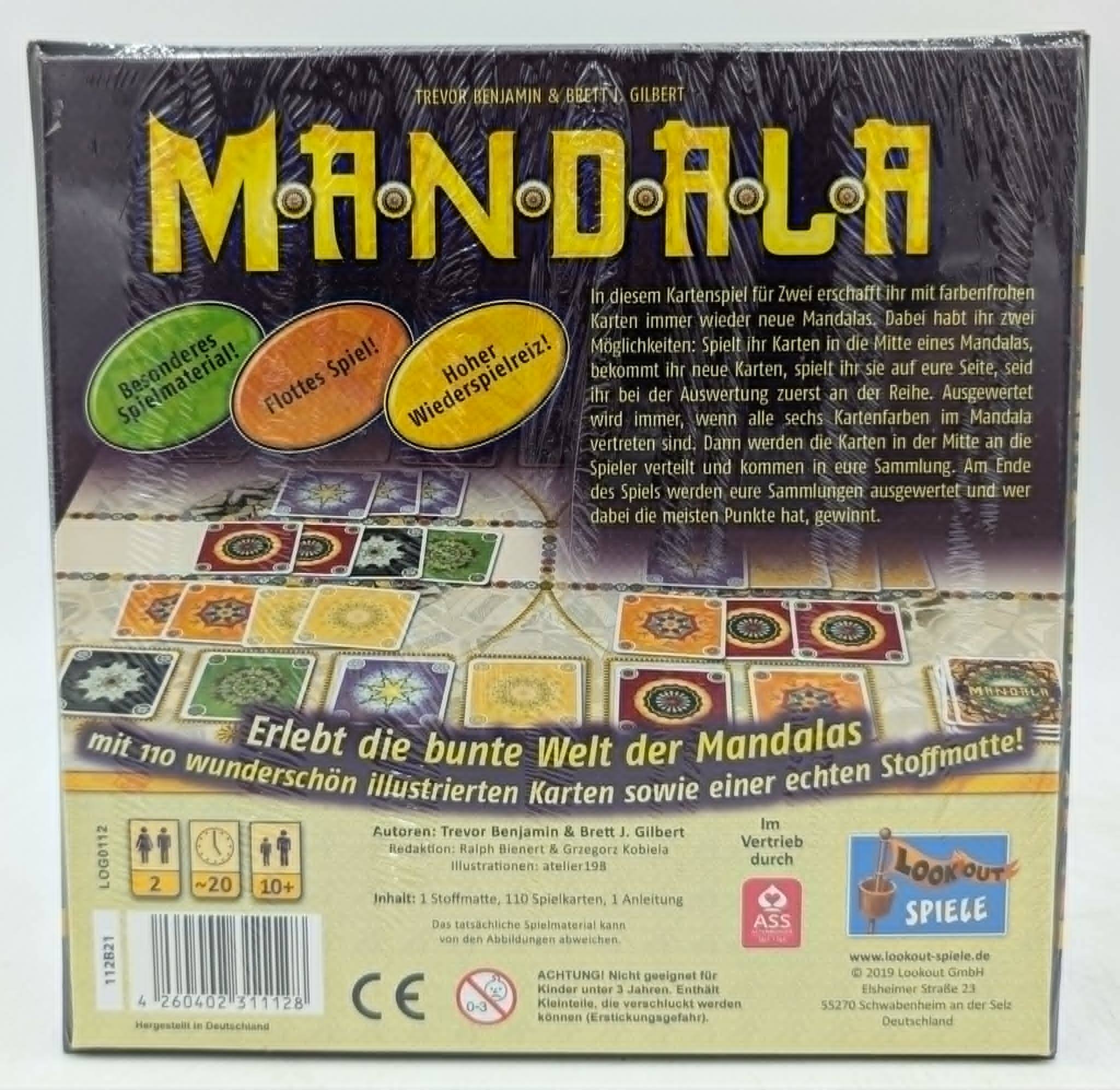 Verpackung des Kartenspiels Mandala mit Spielanleitung, Stoffmatte und Spielkarten.