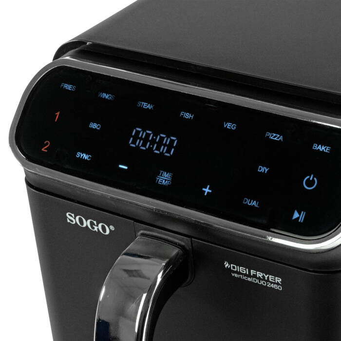 Eine schwarze Heißluftfritteuse mit digitalem Display zeigt "00:00" an. Menüoptionen sind sichtbar.
