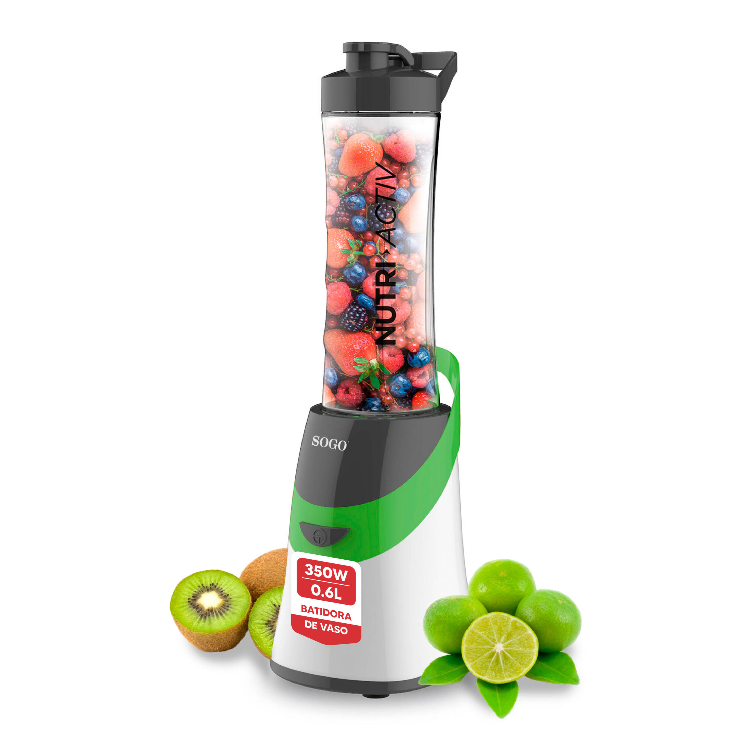 Un frullatore pieno di bacche, con kiwi e lime accanto.