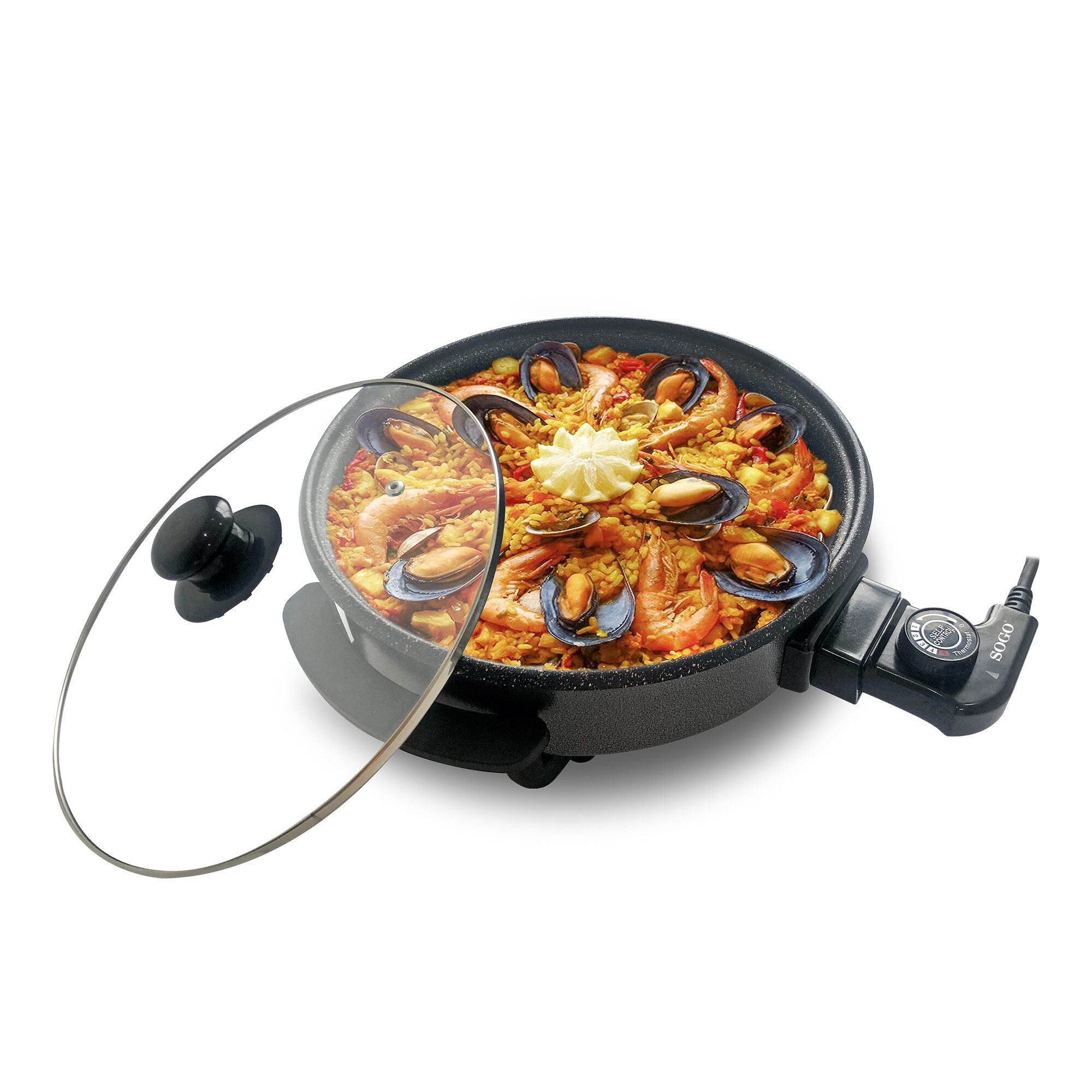 Paellera eléctrica con paella, gambas, mejillones y gajo de limón.