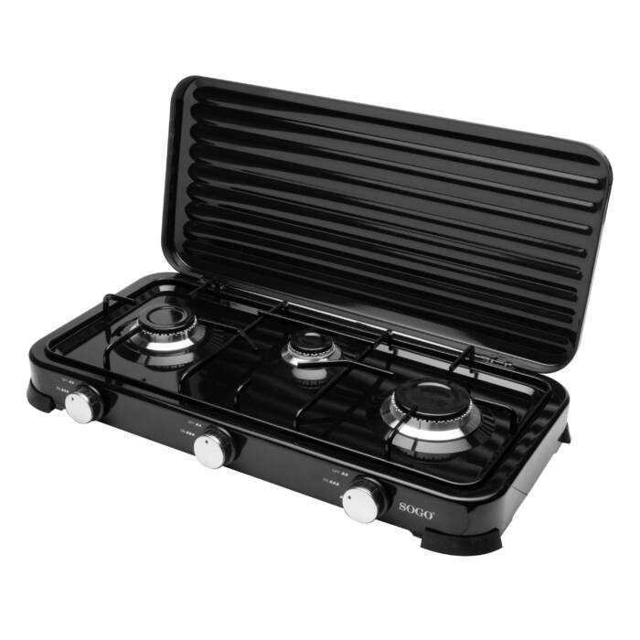 Fornello a gas portatile nero con tre fuochi e coperchio grill sollevato.