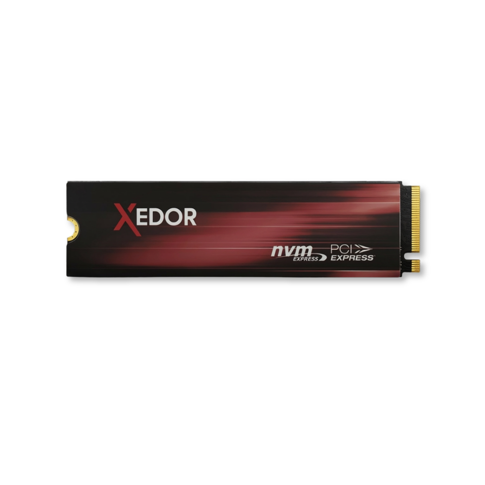 Un SSD M.2 NVMe XEDOR con design a strisce rosse e connettori dorati.