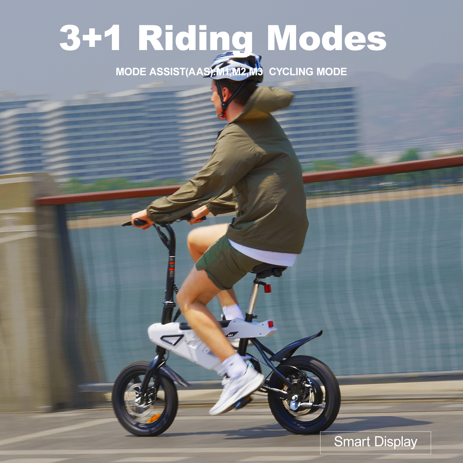 Ein Mann fährt ein weißes und schwarzes E-Bike über eine Brücke. "3+1 Riding Modes" steht oben.