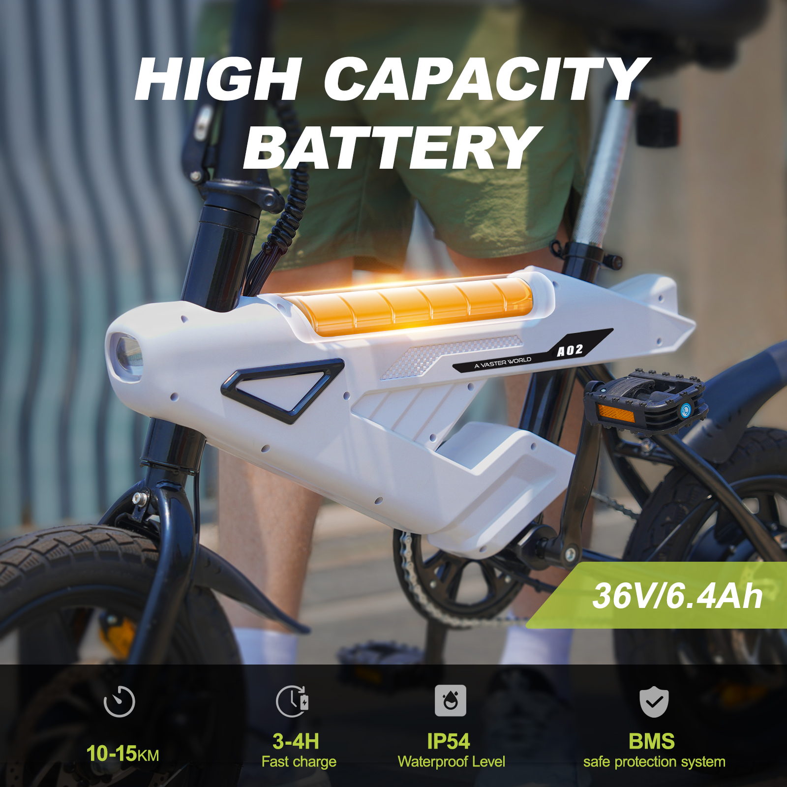 Una bicicletta elettrica bianca con pacco batteria arancione e testo "HIGH CAPACITY BATTERY".
