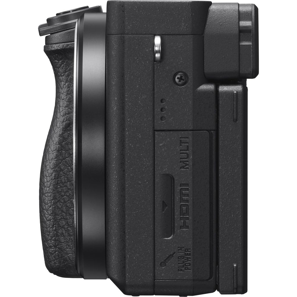 Vista laterale di una fotocamera digitale nera con porte di connessione HDMI e Multi.