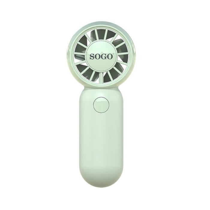 Un piccolo ventilatore portatile verde menta con logo SOGO e pulsante rotondo.