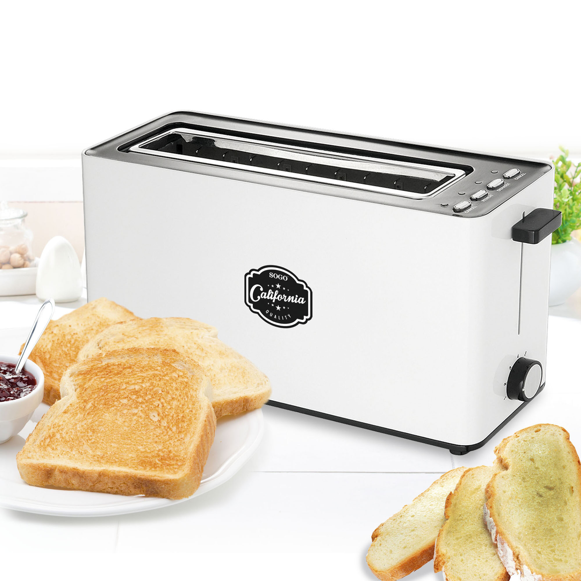 Un tostapane bianco con toast e marmellata accanto.