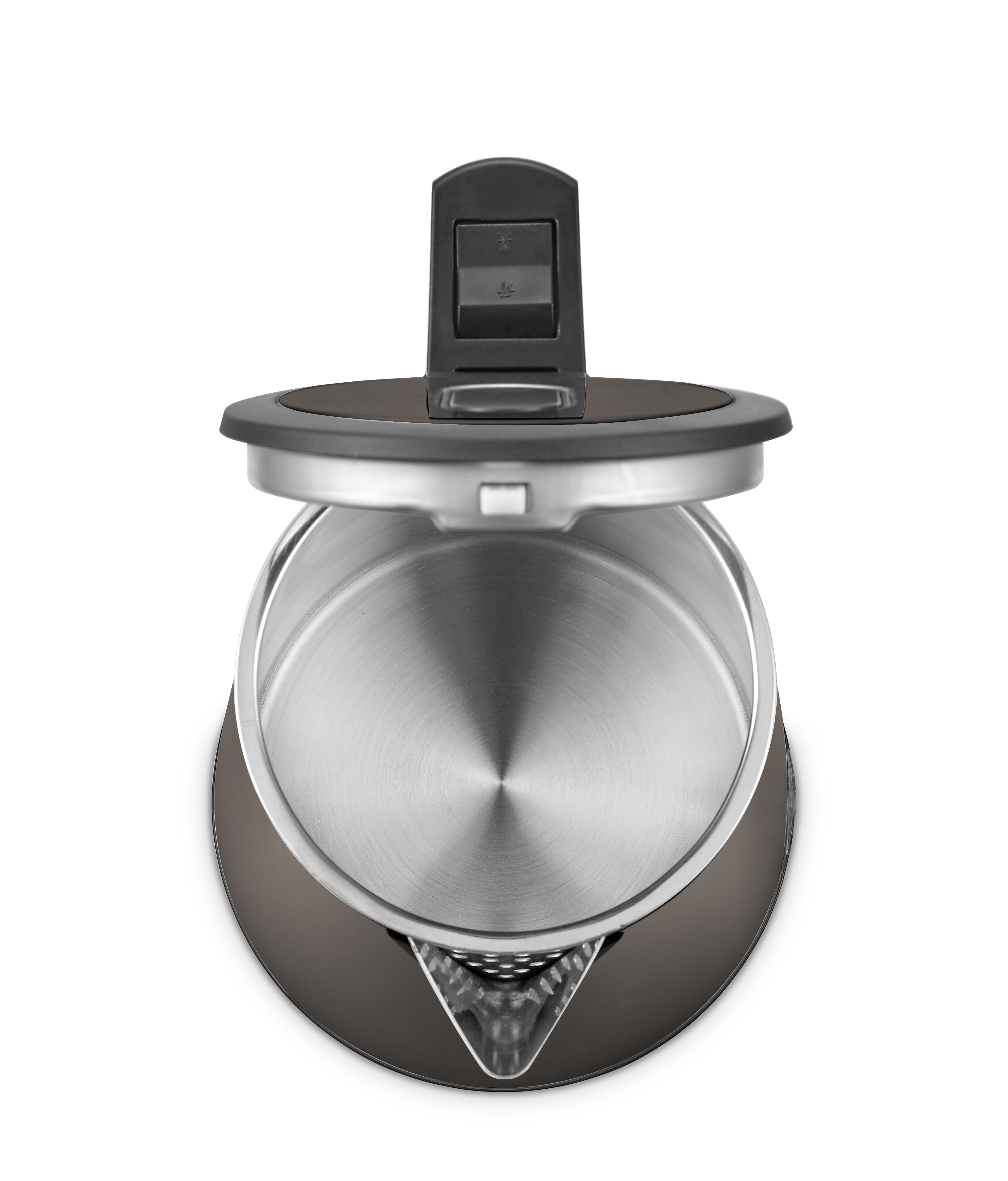 Bollitore argentato aperto con manico e interruttore neri, isolato su sfondo nero.
