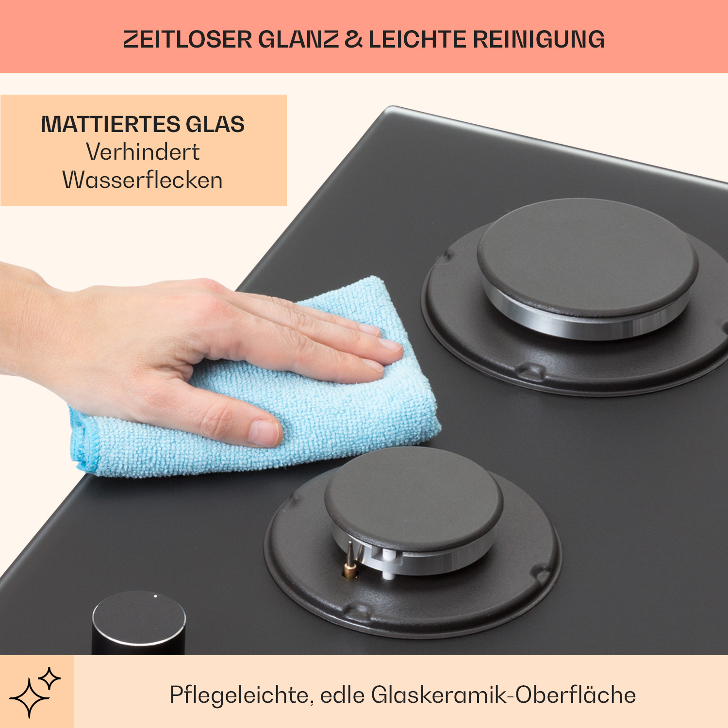Eine Hand wischt mit einem blauen Tuch über eine schwarze Glaskeramikkochfeld.