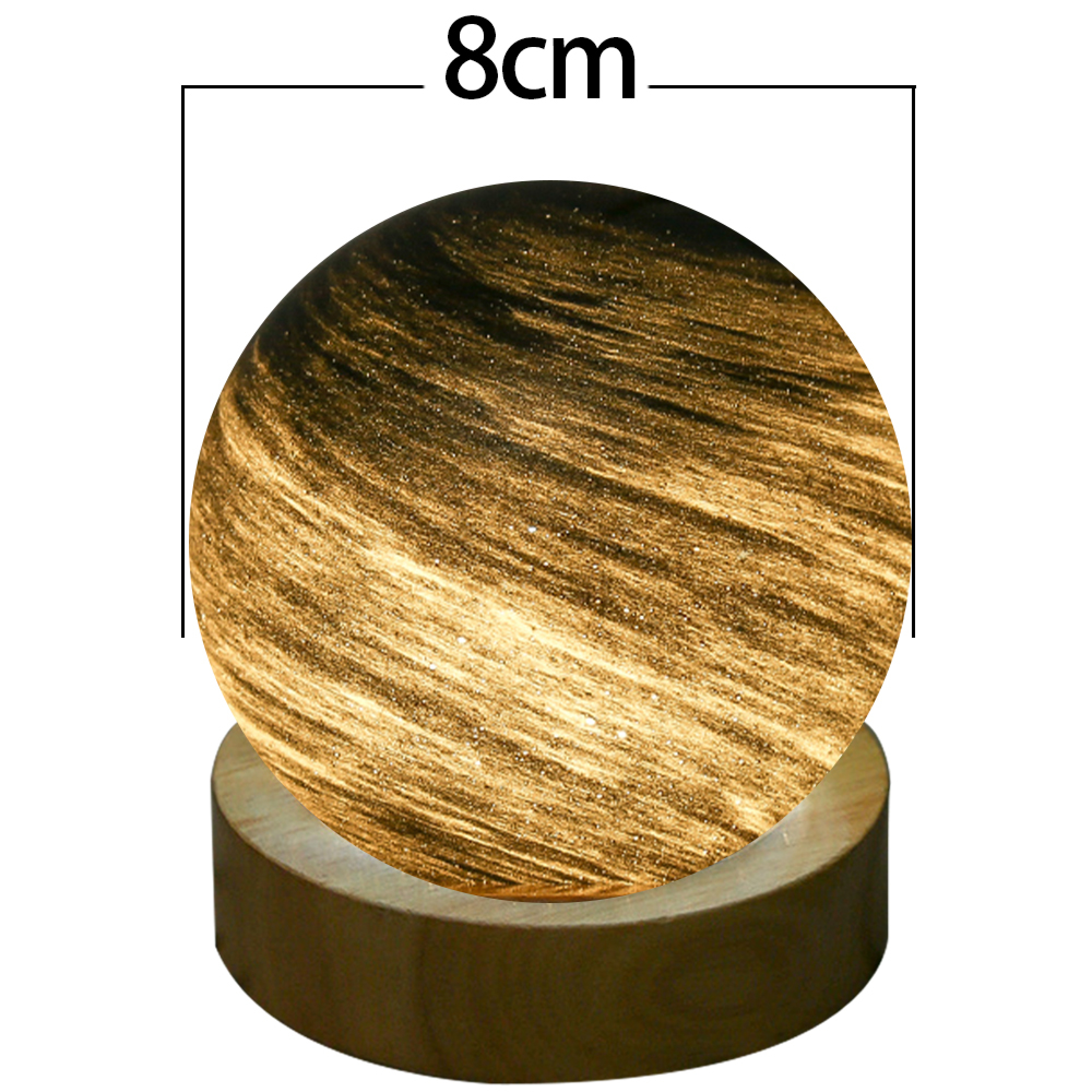 Eine runde, goldfarbene Lampe mit Holzsockel und einer Größenangabe von 8 cm.