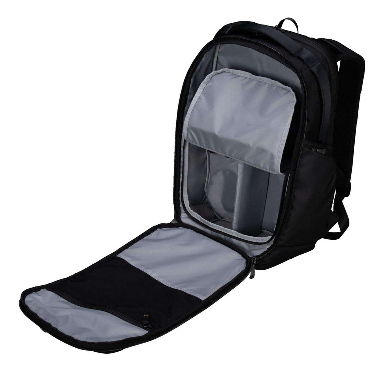 Ein schwarzer Rucksack mit geöffnetem Hauptfach und gepolsterten Fächern.