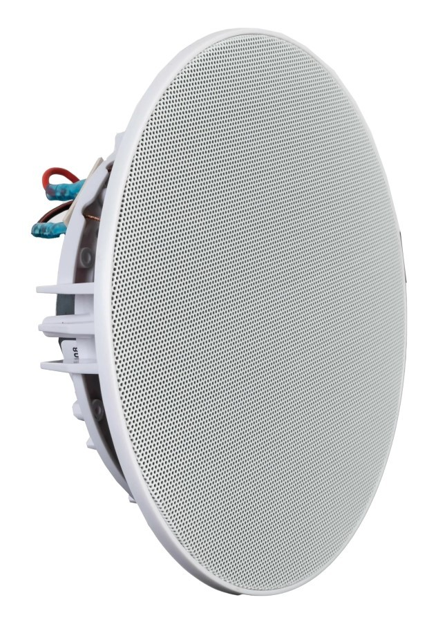 Altoparlante bianco da incasso con griglia perforata e fili visibili.