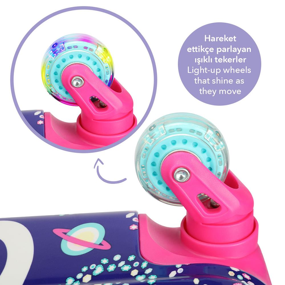 Uzay tasarımlı pembe scooter tabanında ışıklı tekerlekler.