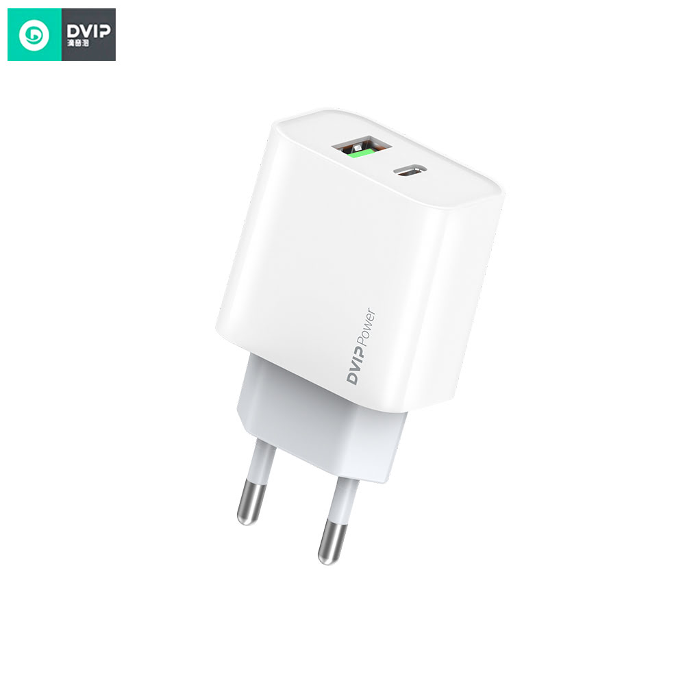İki USB bağlantı noktalı ve fişli beyaz DVI Power şarj adaptörü.