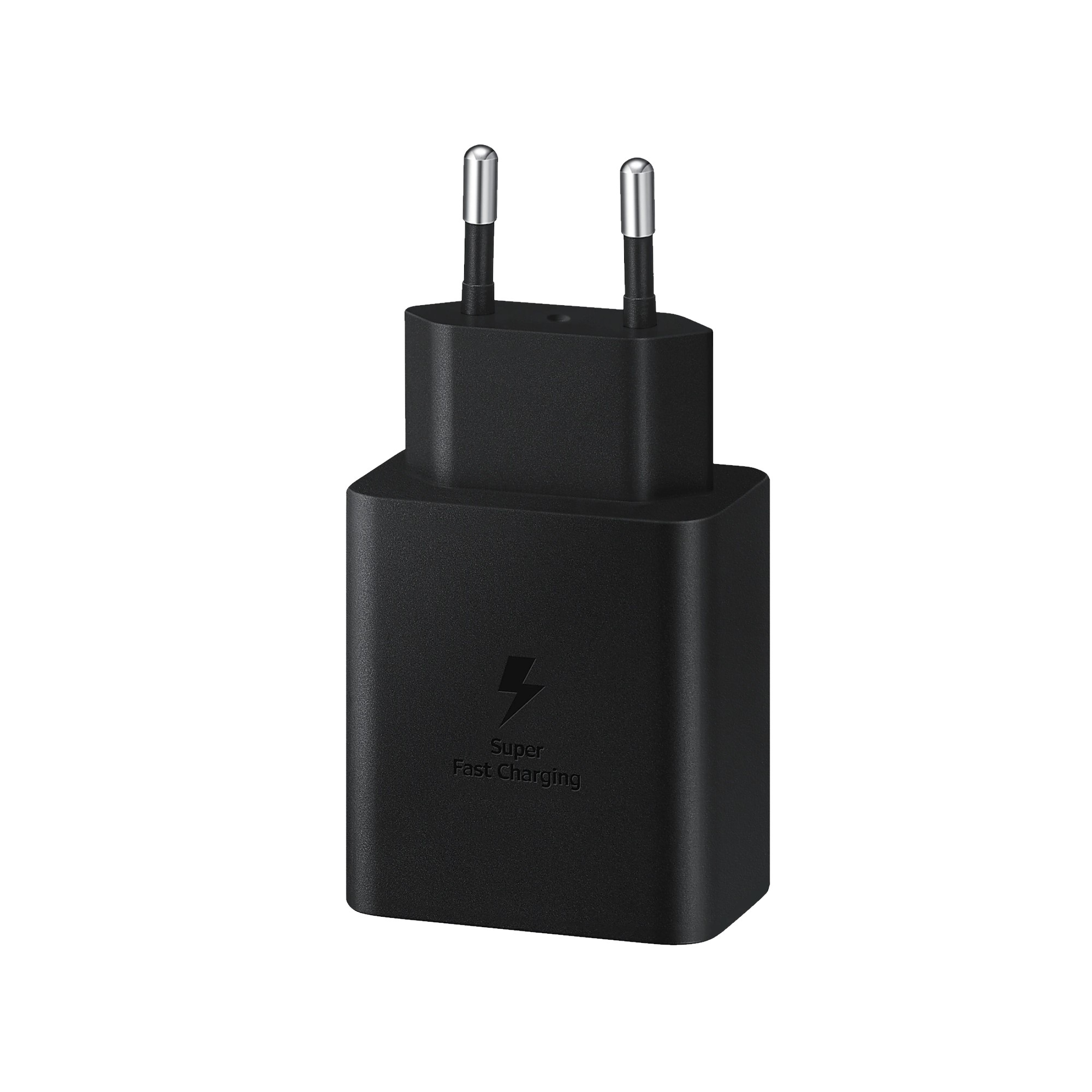 Yıldırım simgeli ve "Super Fast Charging" yazılı siyah şarj adaptörü.