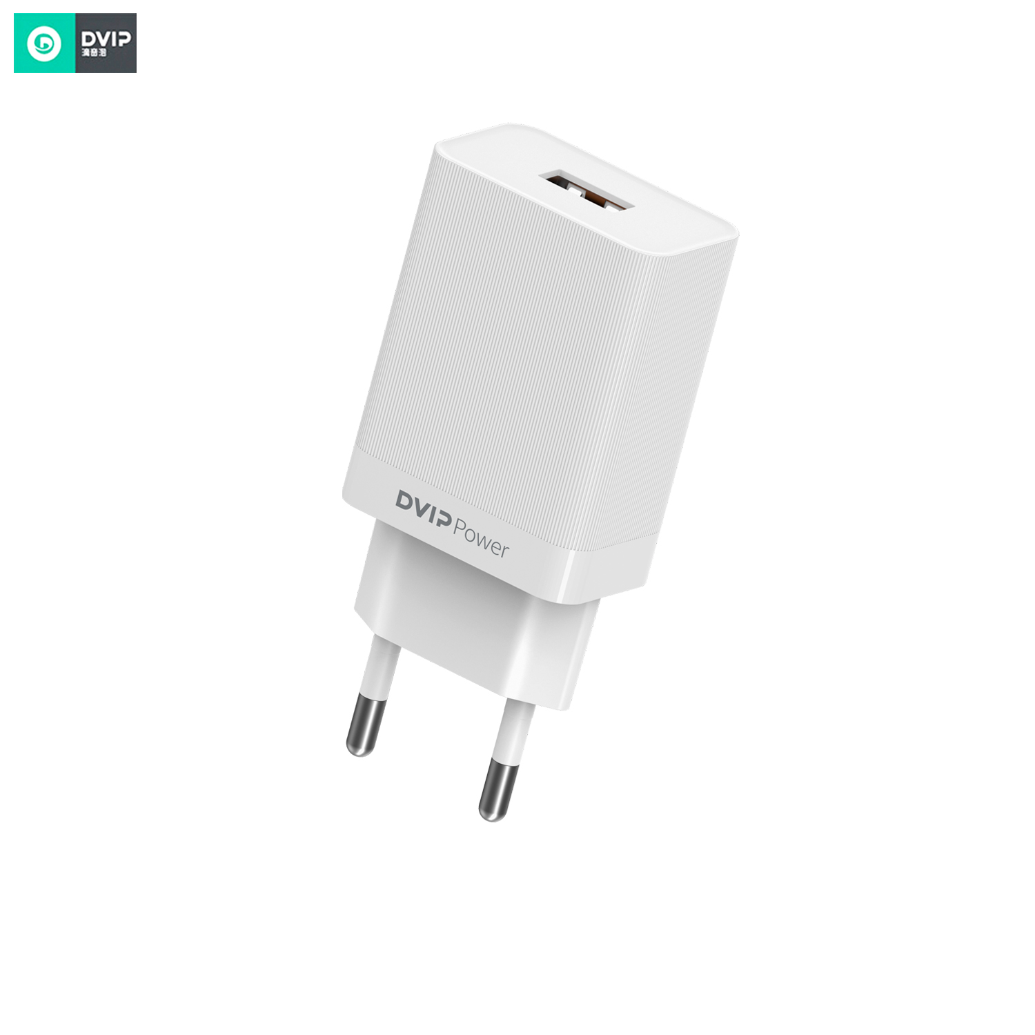 Yivli yüzeye ve USB bağdaşına sahip beyaz güç adaptörü.