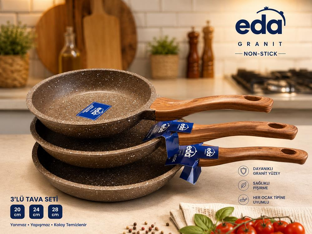 Ahşap saplı üç kahverengi tava üst üste konulmuş. Üstte Eda logosu.