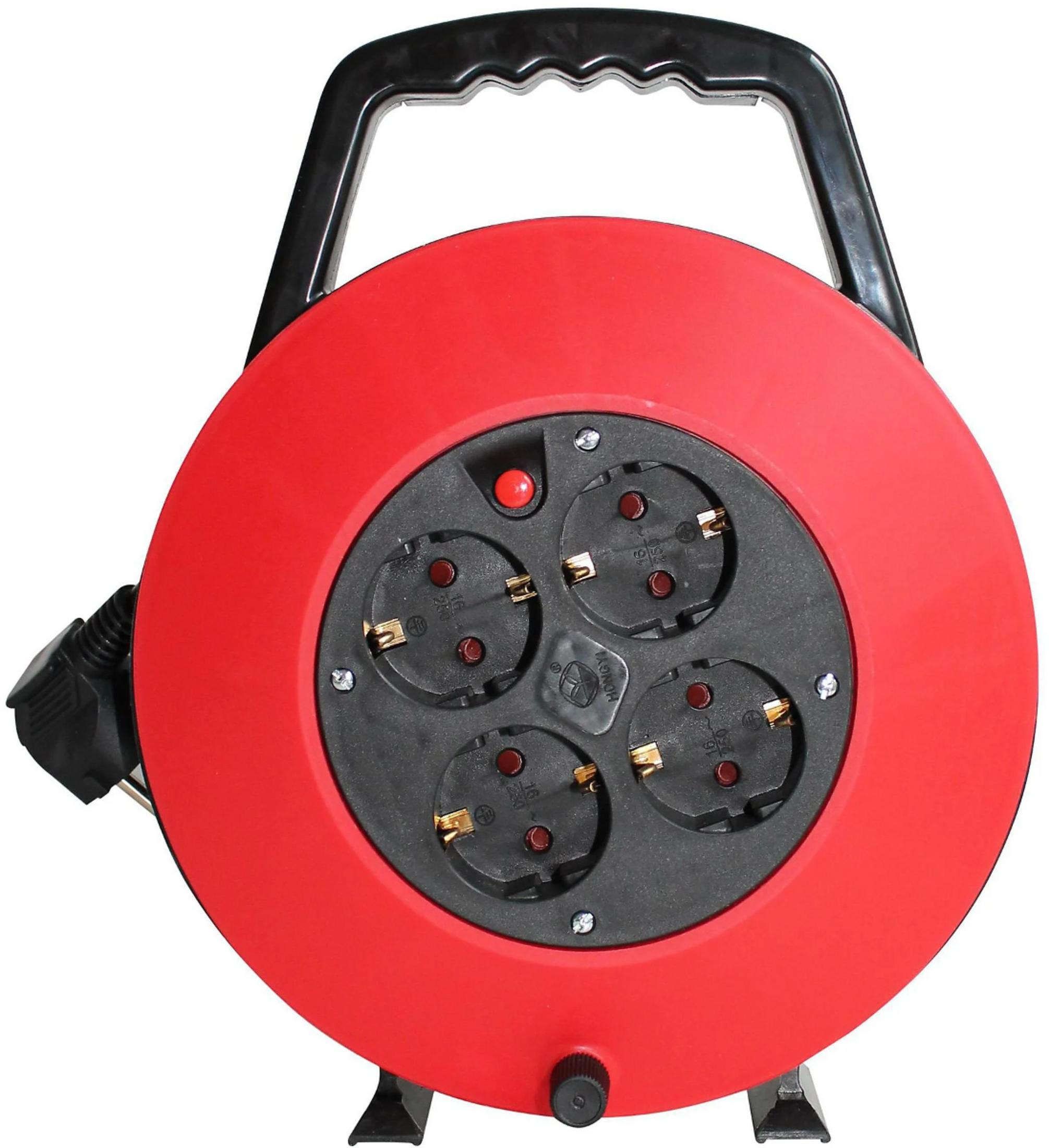 Un carrete de cable rojo con cuatro enchufes y un asa negra.