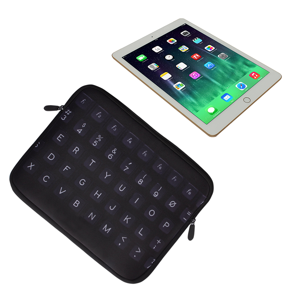 Bir tablet ve klavye desenli siyah kılıf.