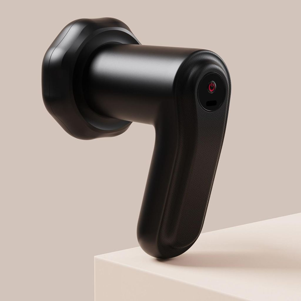 Schwarzer Massagegriff mit rotem Power-Symbol auf beigem Hintergrund.