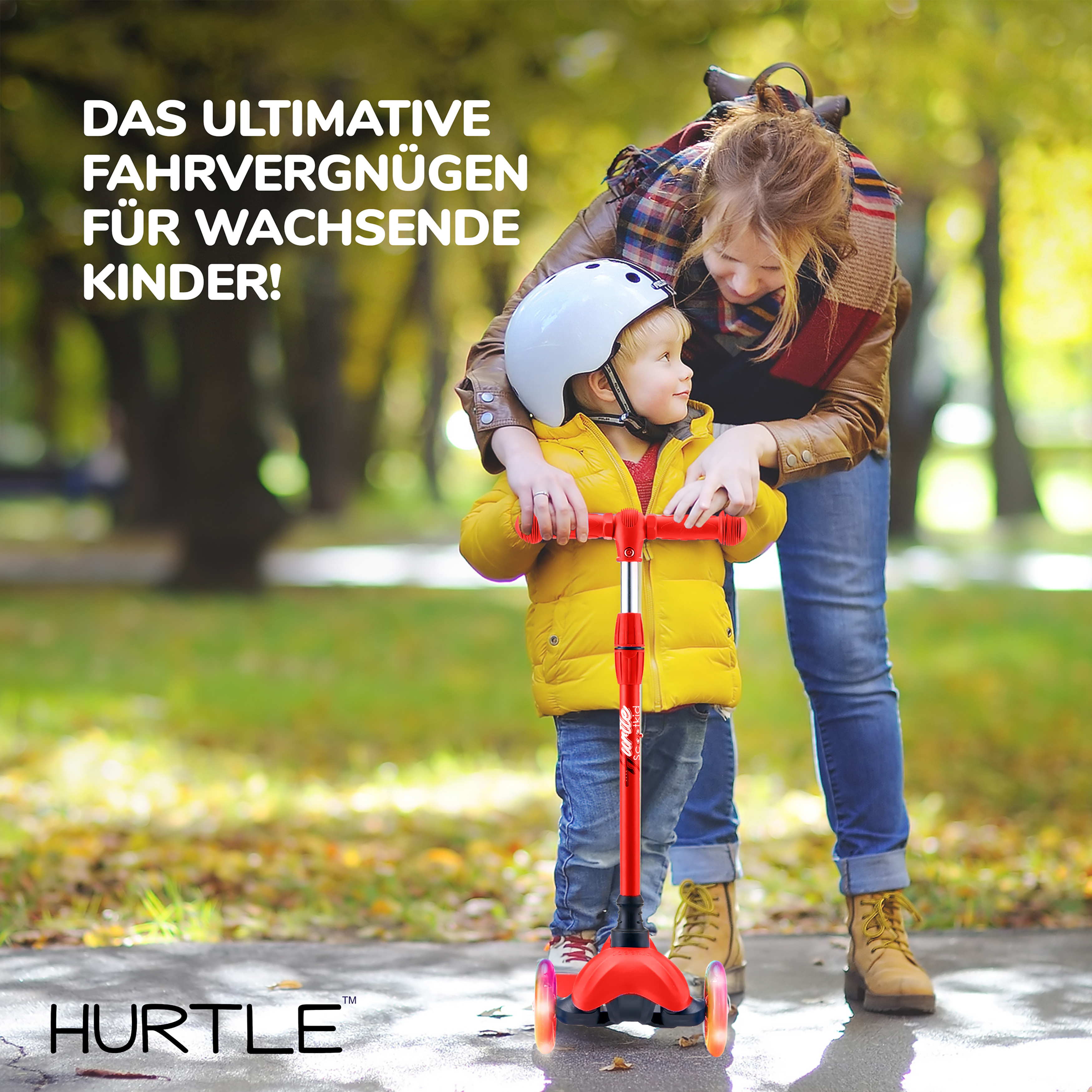 Mutter hilft Kind auf rotem Roller mit leuchtenden Rädern im Herbst.
