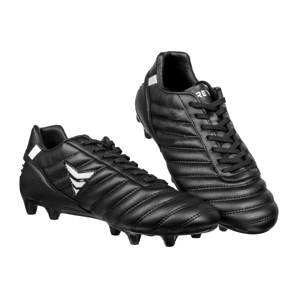 Zwei schwarze Fußballschuhe mit Schnürsenkeln und Stollensolen, weiße Akzente.
