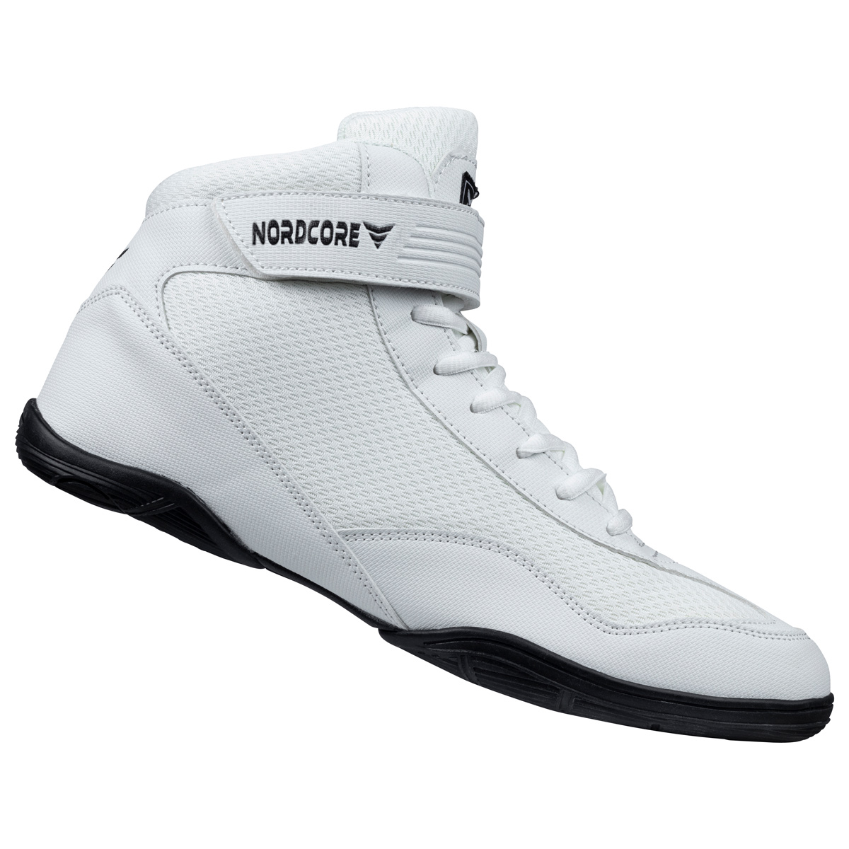 Ein weißer Kampfsport-Schuh mit schwarzer Sohle und Klettverschluss.