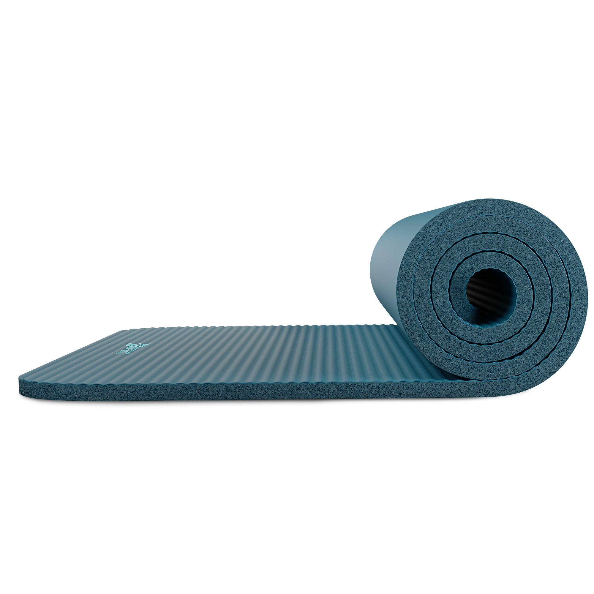 Eine dunkelblaue Yogamatte, teilweise aufgerollt, mit gerillter Oberfläche.
