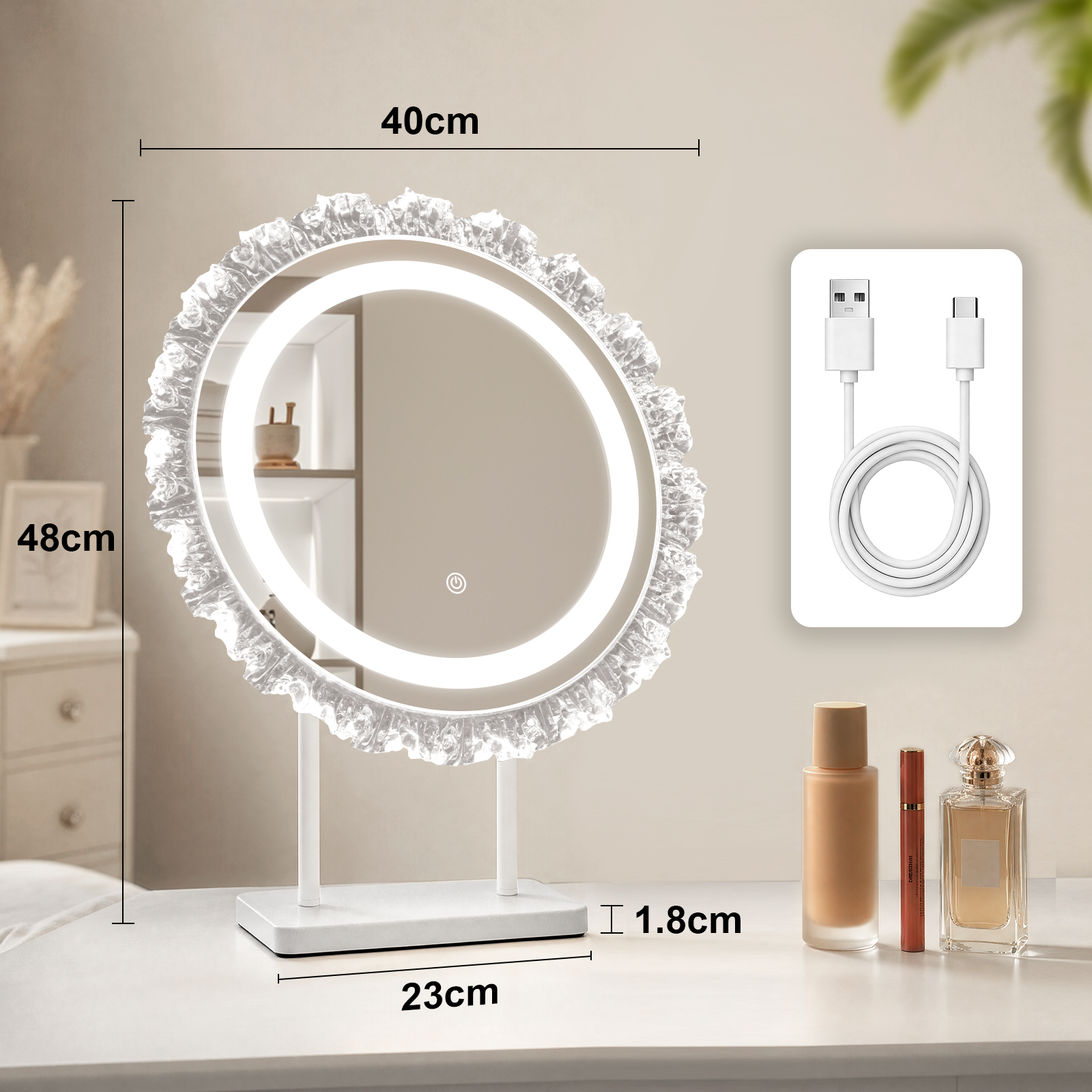 Un espejo de maquillaje iluminado con borde de cristal, cosméticos y perfume.