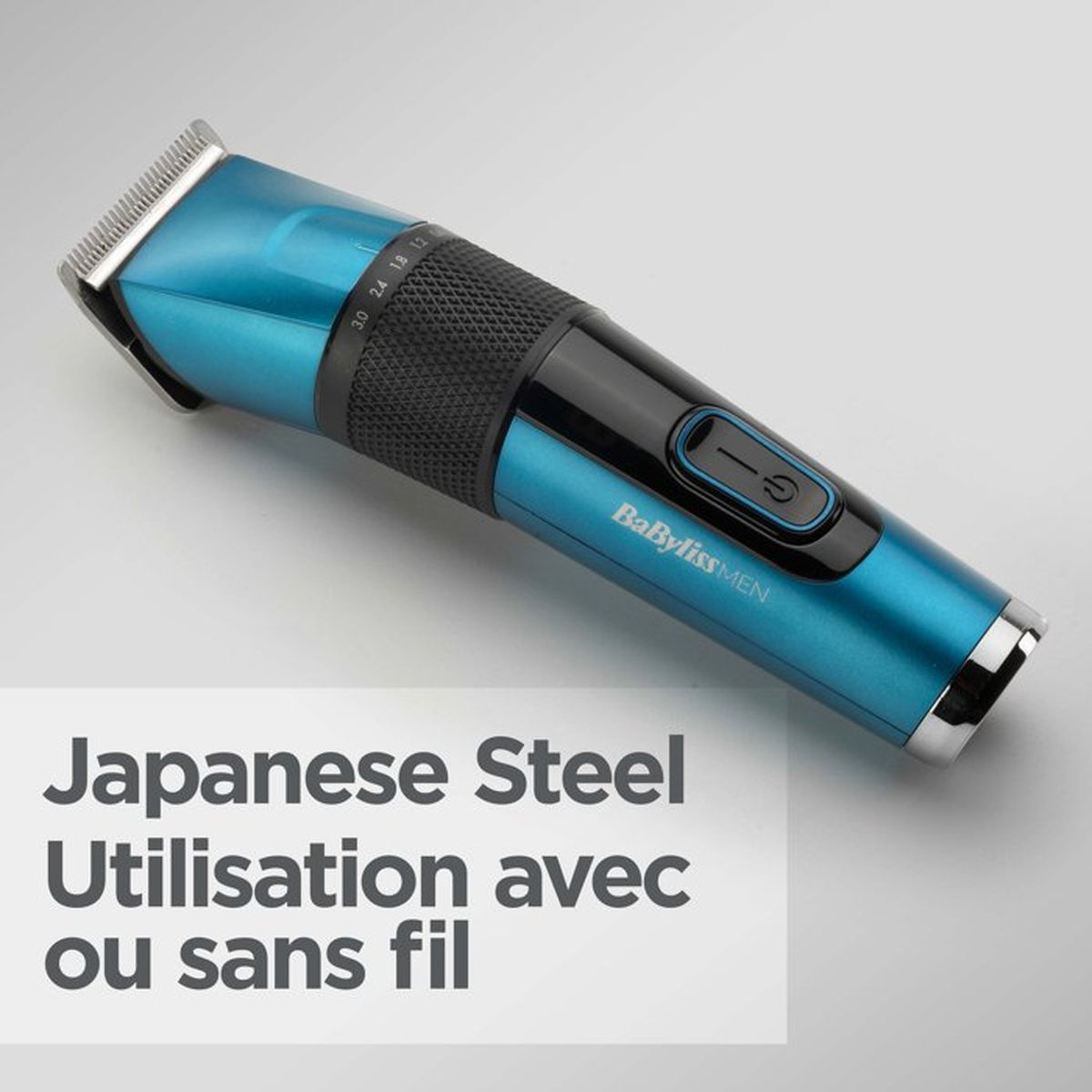 Ein blauer BaByliss Men Haarschneider mit schwarzem Griff und silbernen Akzenten.