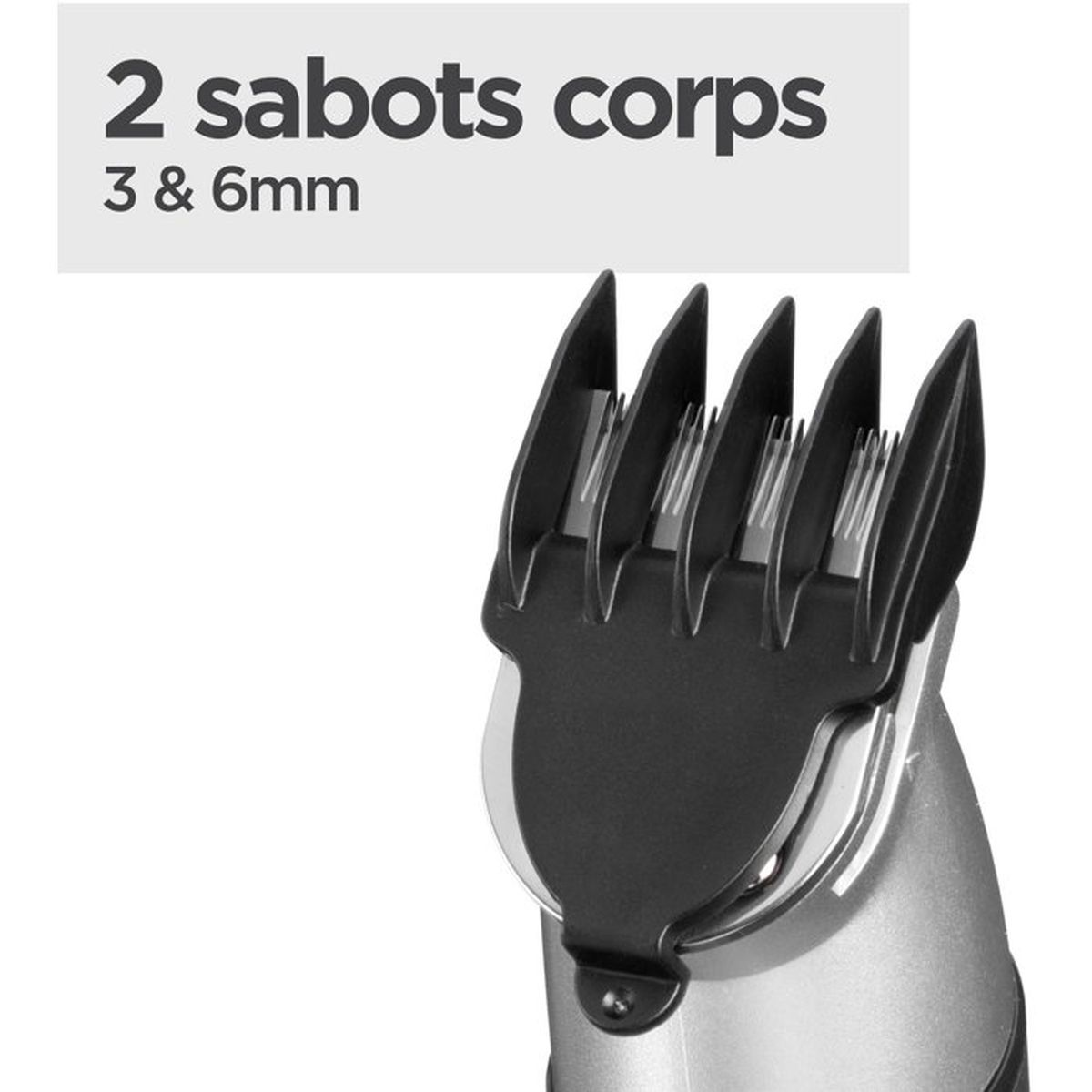 Nahaufnahme eines silbernen Haarschneidegeräts mit schwarzem Kammaufsatz. Text: 2 sabots corps 3 & 6mm.