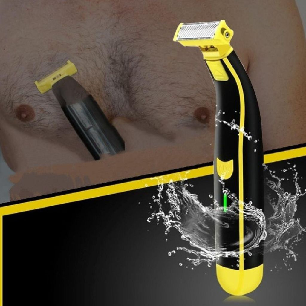 Ein schwarz-gelber Elektrorasierer wird mit spritzendem Wasser gezeigt. Im Hintergrund ist die Brust eines Mannes.