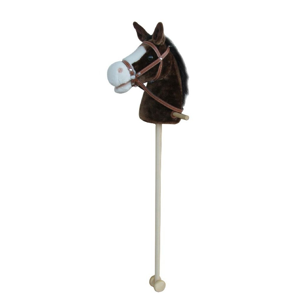 Cavallo di pezza marrone con briglia e muso bianco su sfondo bianco.