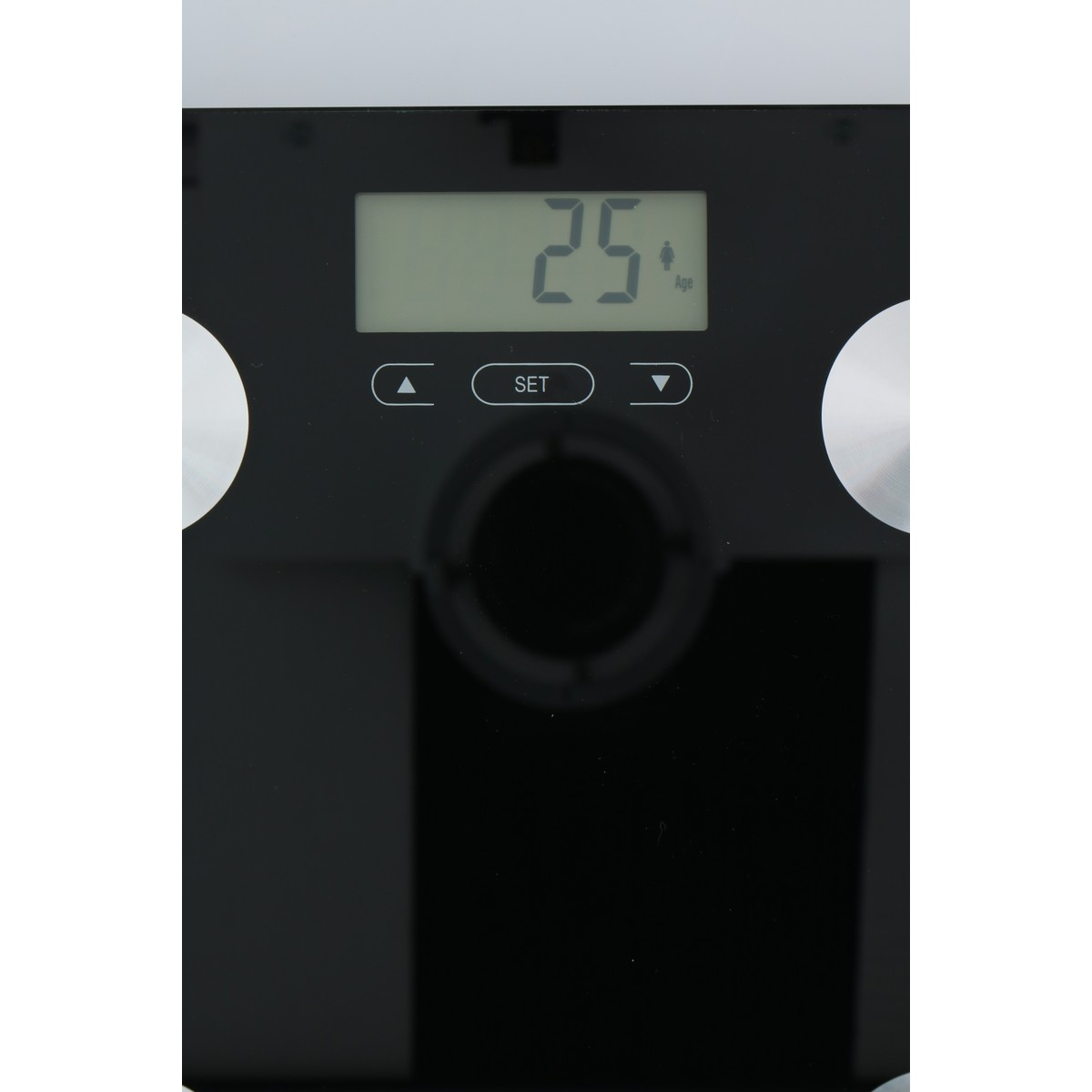 A black digital scale screen displays 25 and an age icon.