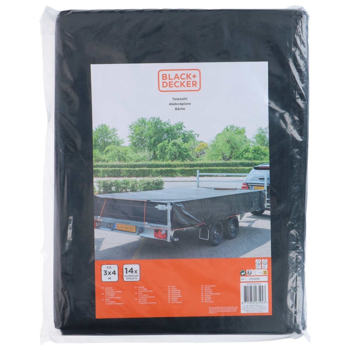 Zwarte, verpakte Black+Decker tarp die een aanhanger bedekt.