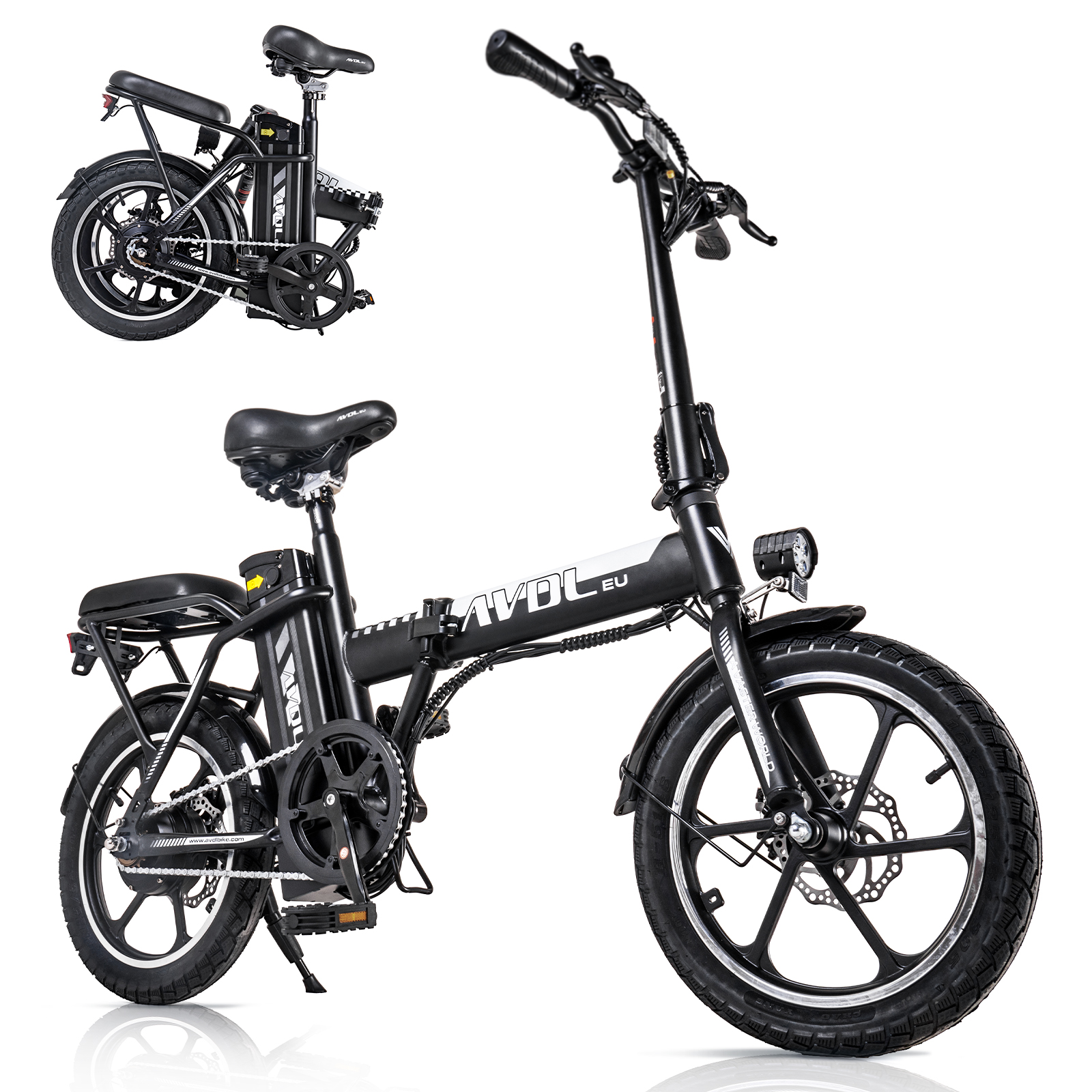 Schwarzes faltbares E-Bike mit Gepäckträger, Schutzblechen und hellen Felgen.