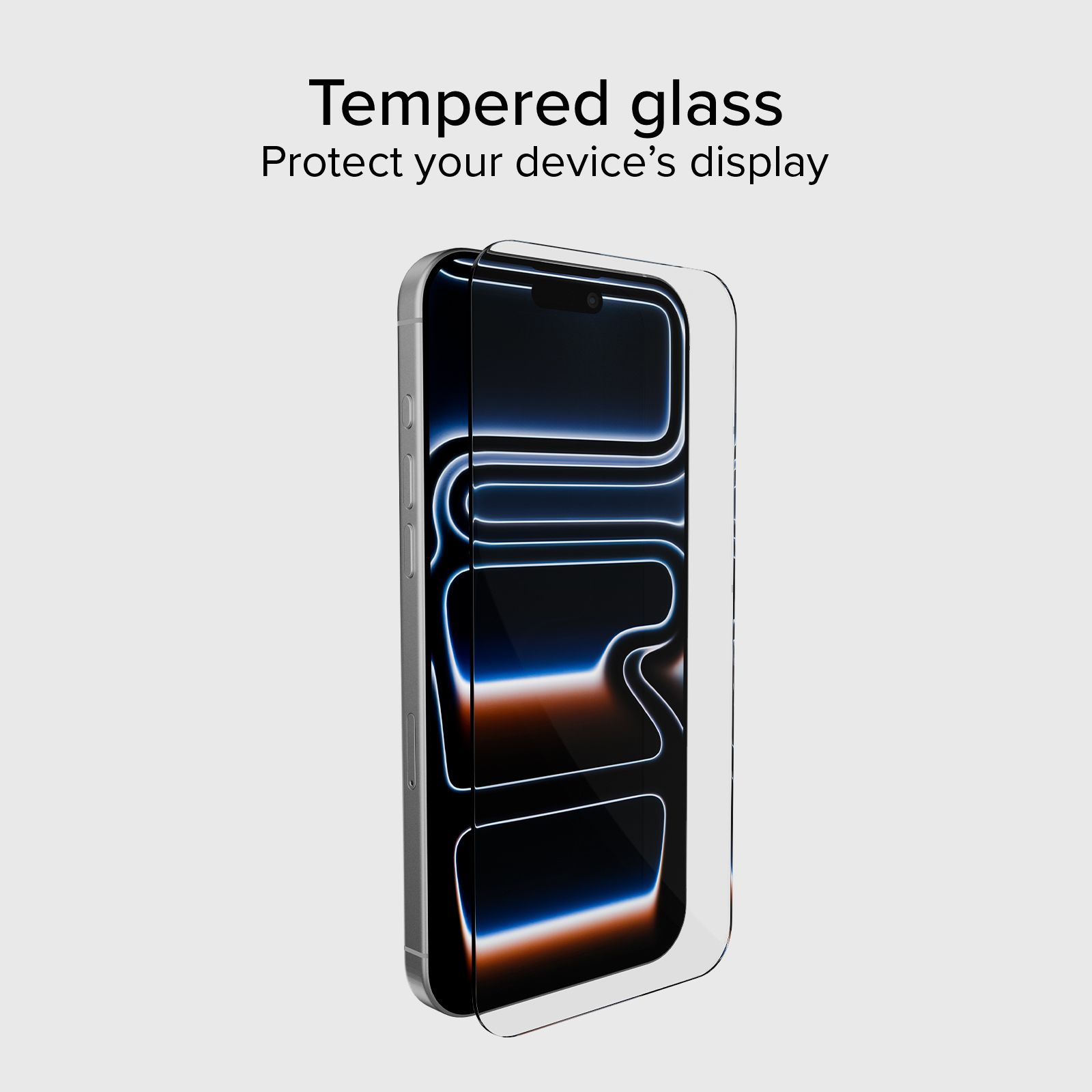 Un protector de pantalla de vidrio yace sobre un smartphone, sobre un fondo gris.