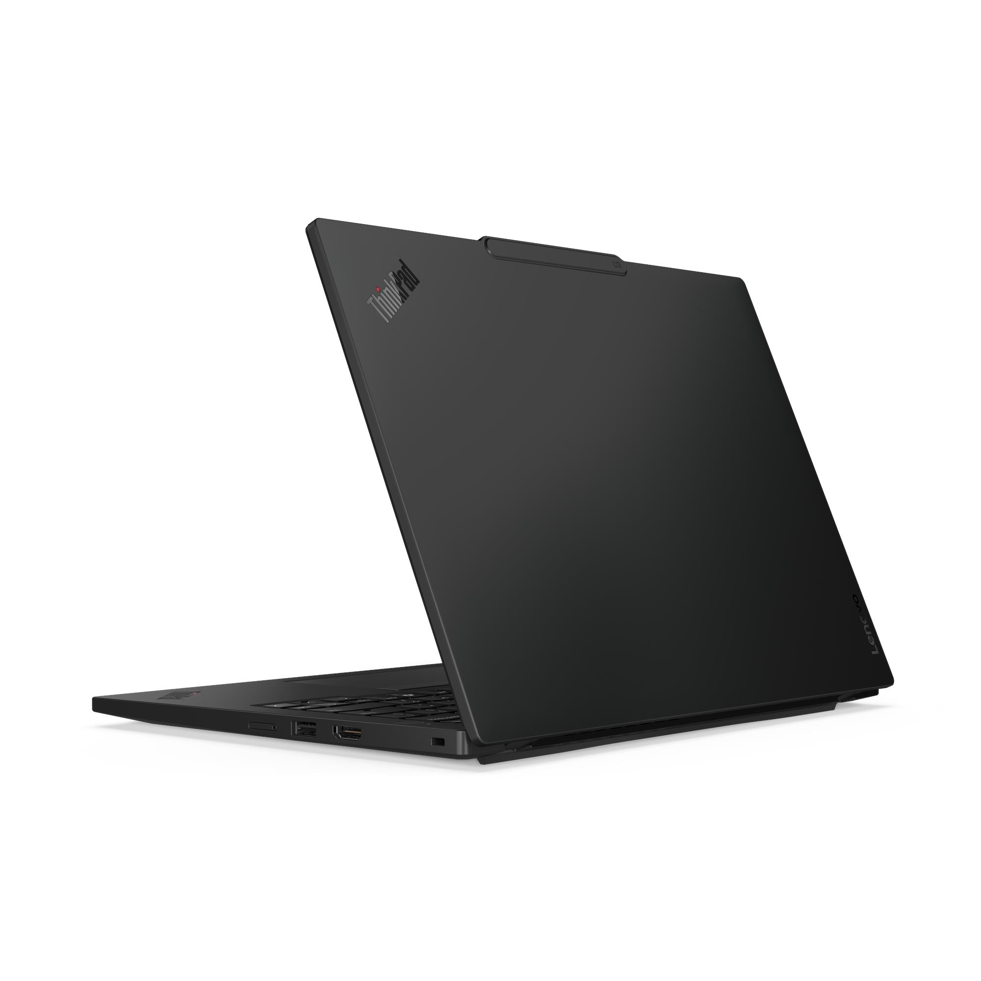 Un laptop nero con il coperchio aperto, il logo ThinkPad è visibile.