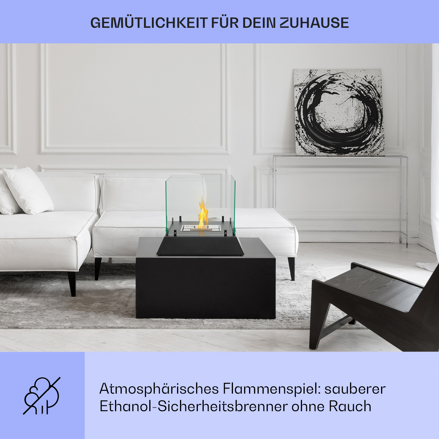 Modernes Wohnzimmer mit weißem Sofa, schwarzem Couchtisch mit Ethanol-Kamin und Sessel.