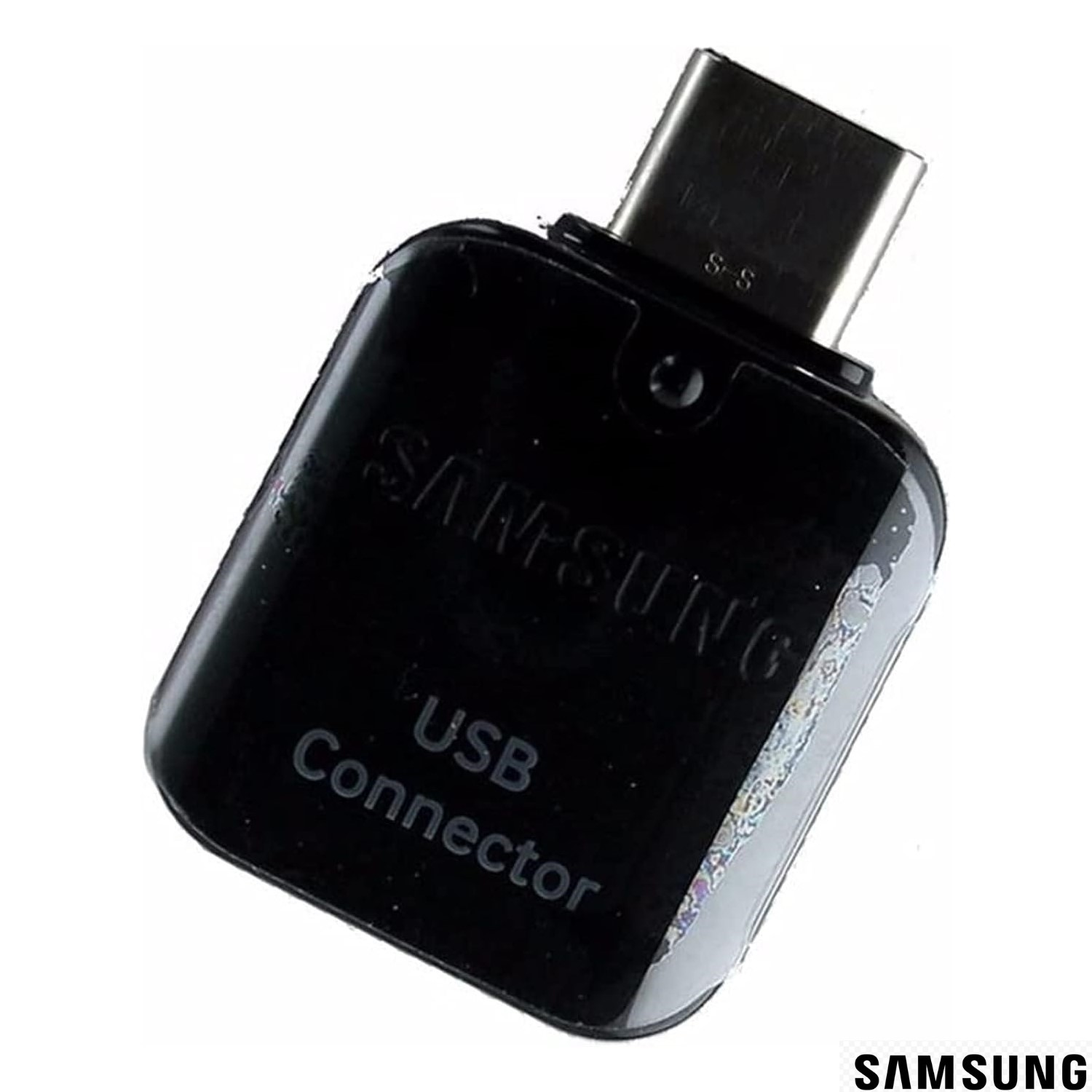 Siyah Samsung USB-C konektör adaptörü yazılı, beyaz arka plan üzerinde.